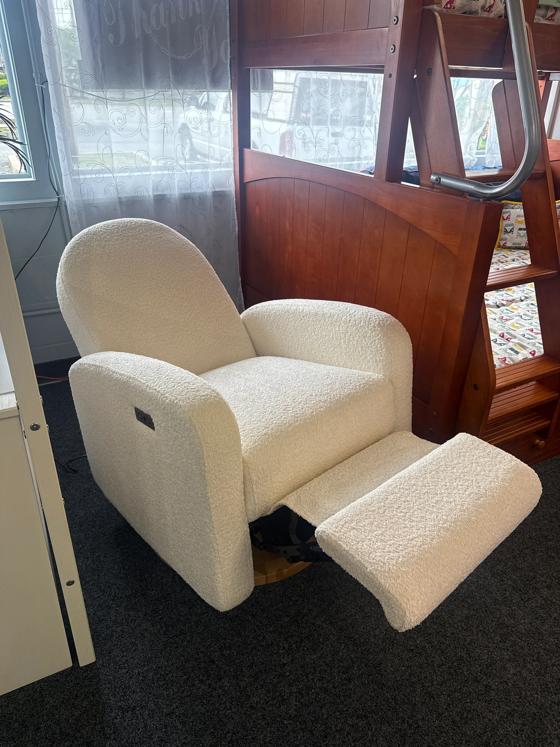 appleseed Bea Power Recliner - Image 6
