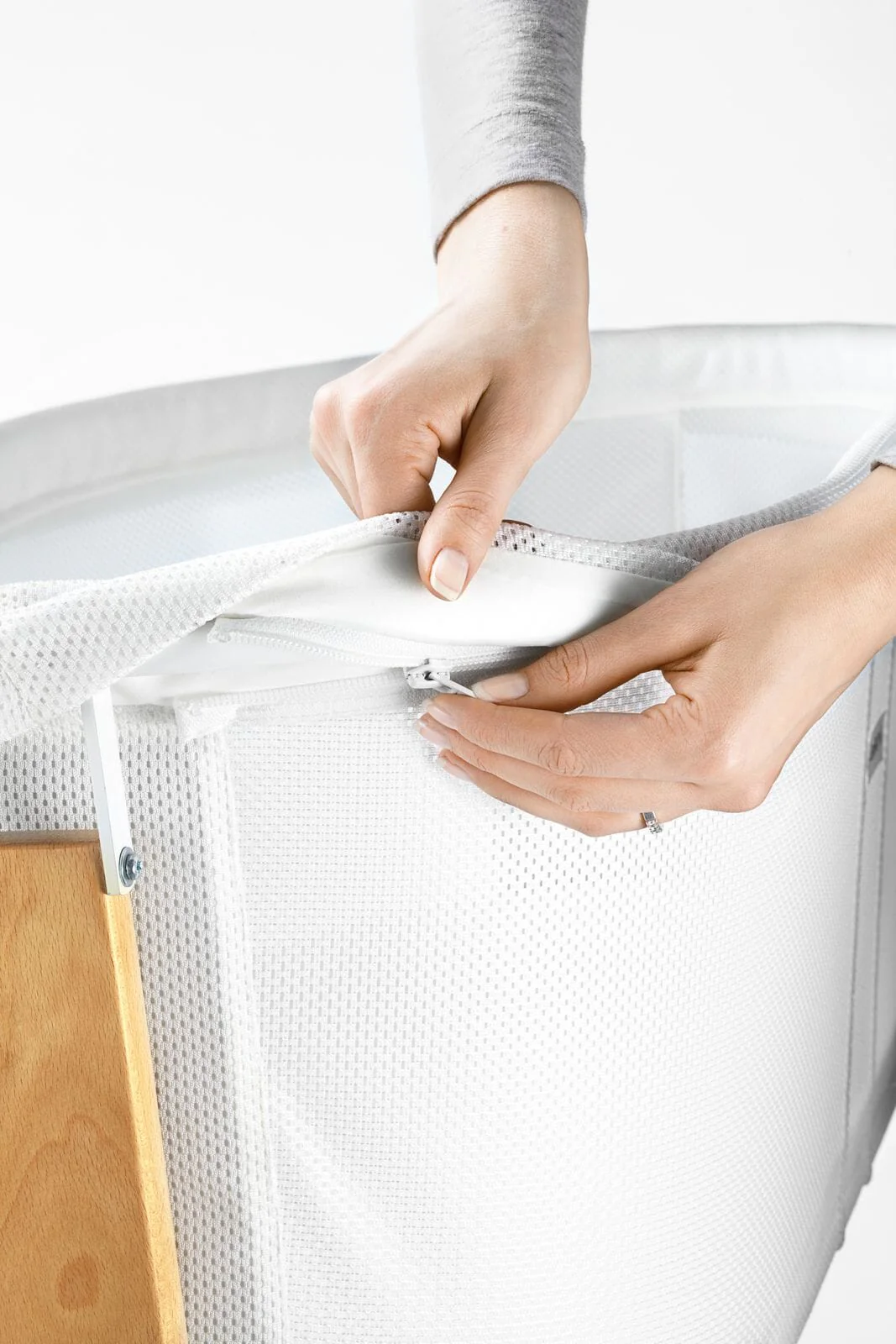 BabyBjorn Cradle Bassinet - White - Image 3