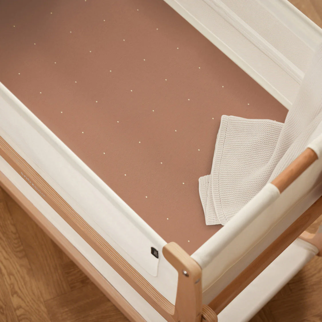 Snuz Bassinet 2 Pack Fitted Sheets - Blush Dot - Image 2