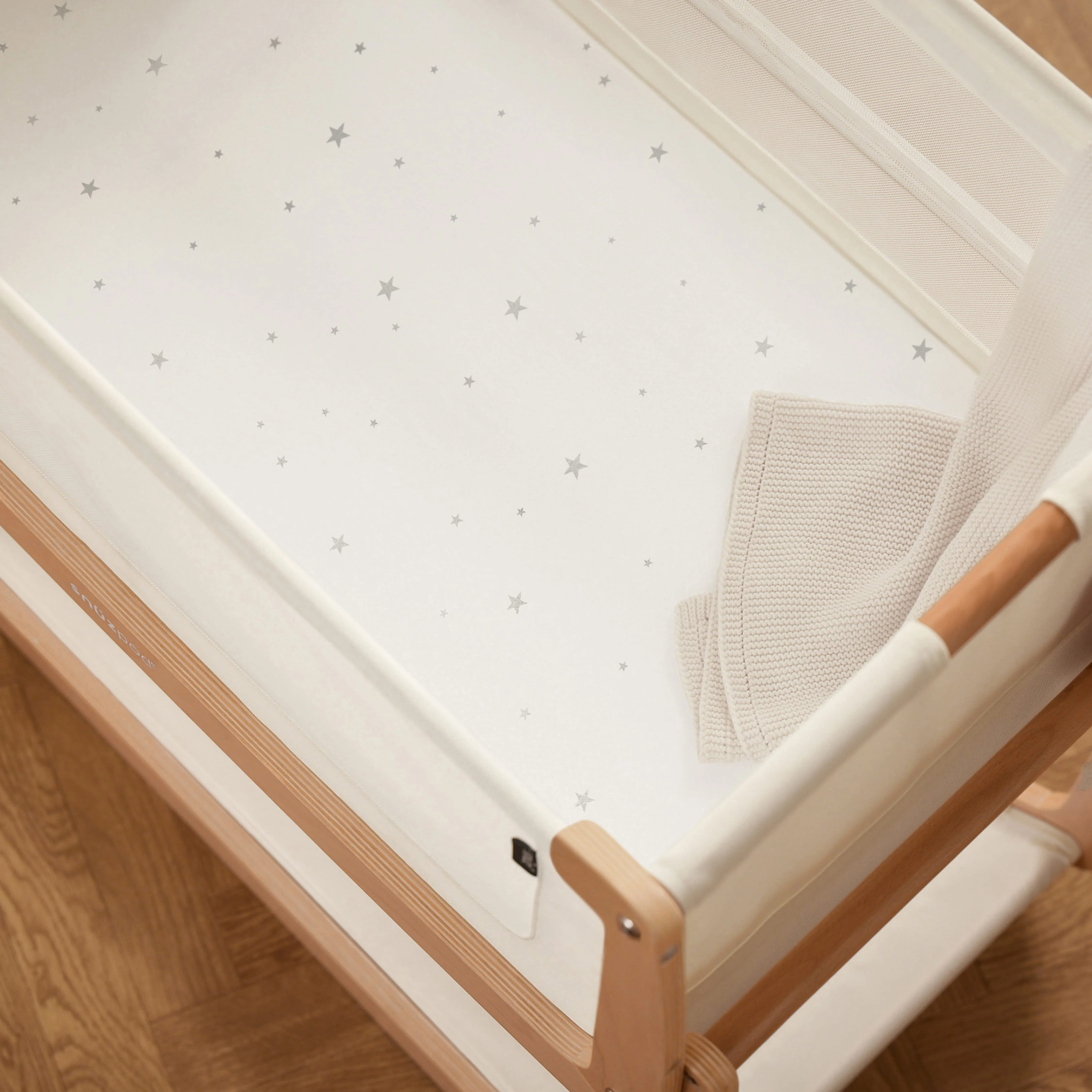 Snuz Bassinet 2 Pack Fitted Sheets - White Star - Image 3