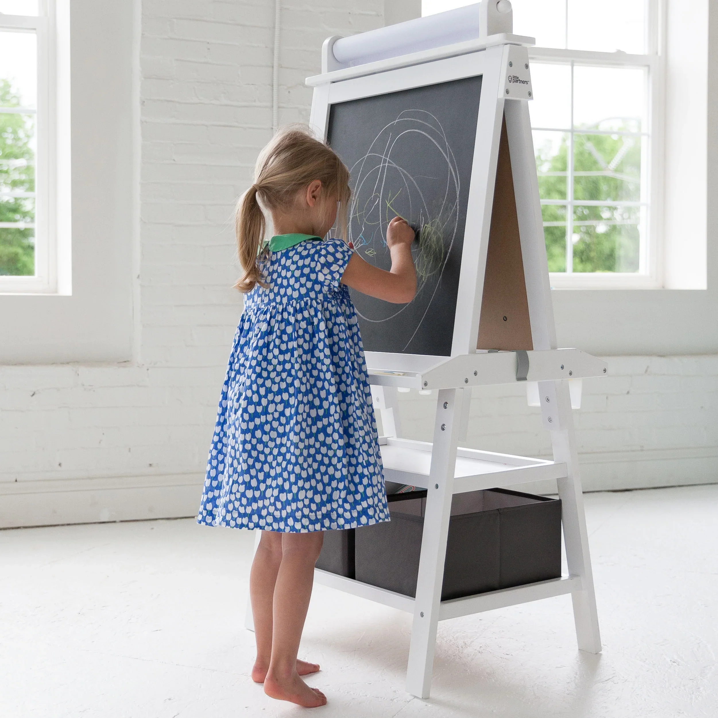 Little Partners Deluxe Learn & Play Art Center - Image 10