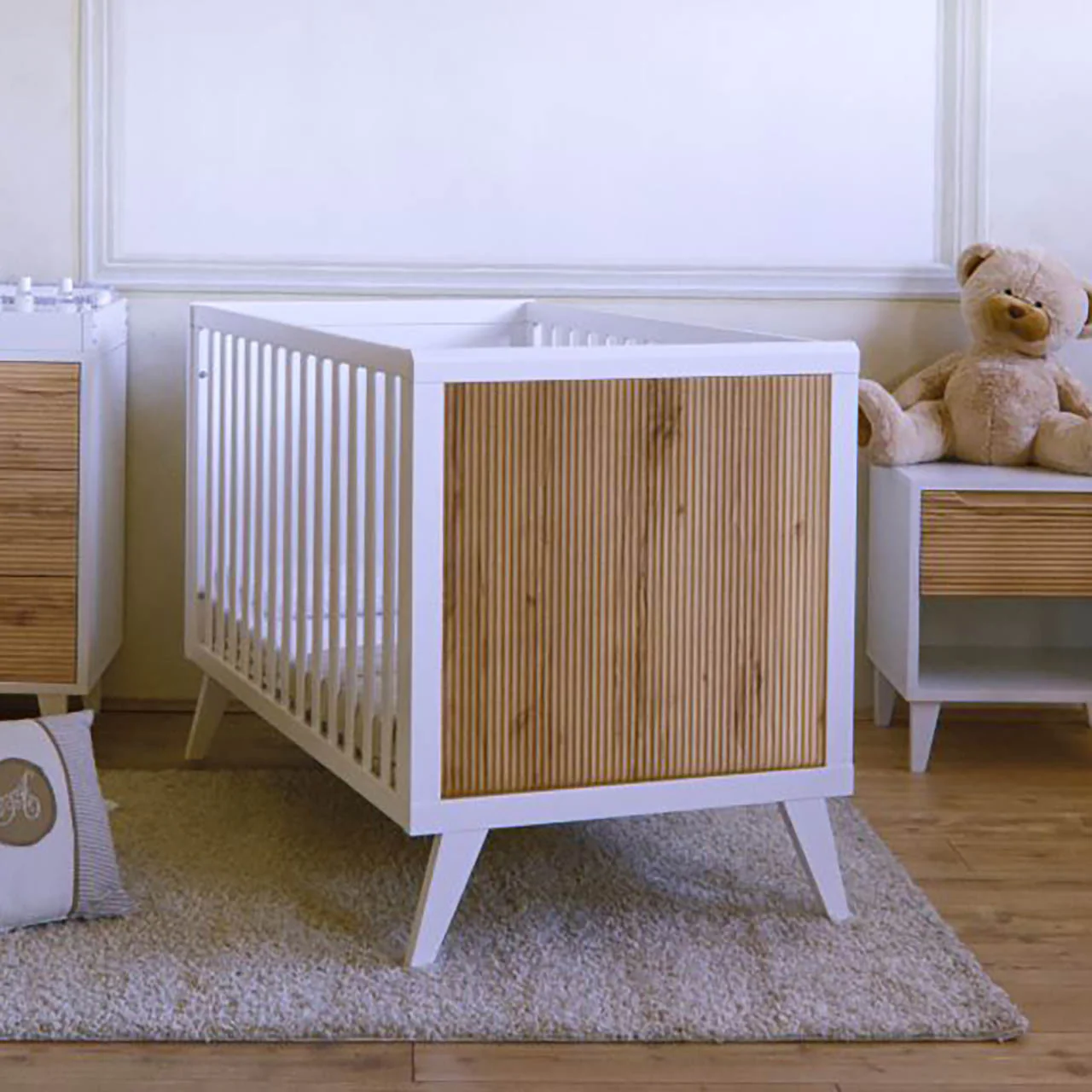 Pali Milano Deluxe Classico Crib - White/Biscotti - Image 3
