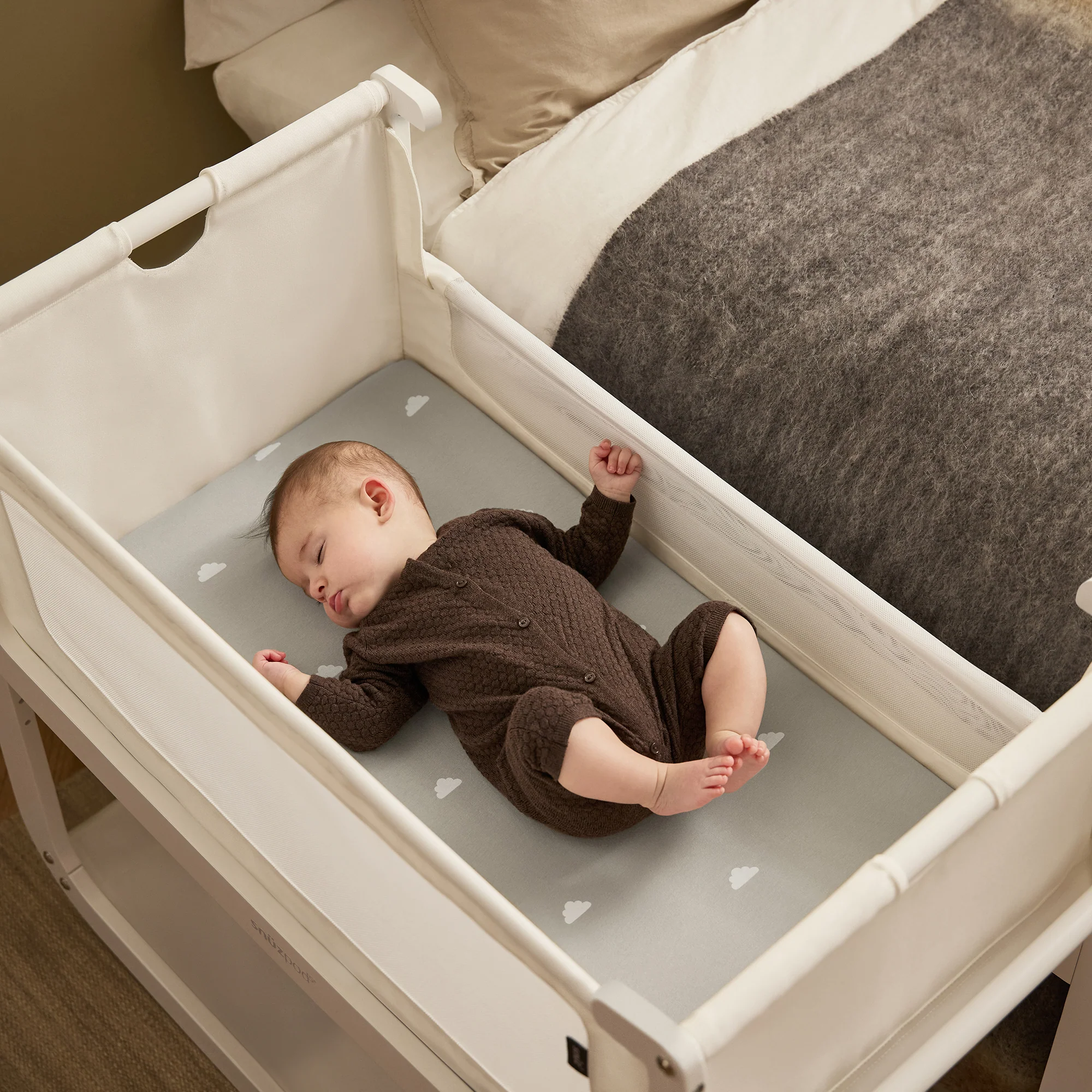 Snuz SnuzPod5 Bedside Bassinet - White - Image 9